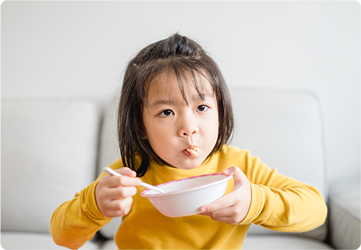 テレビを観ながら食事する